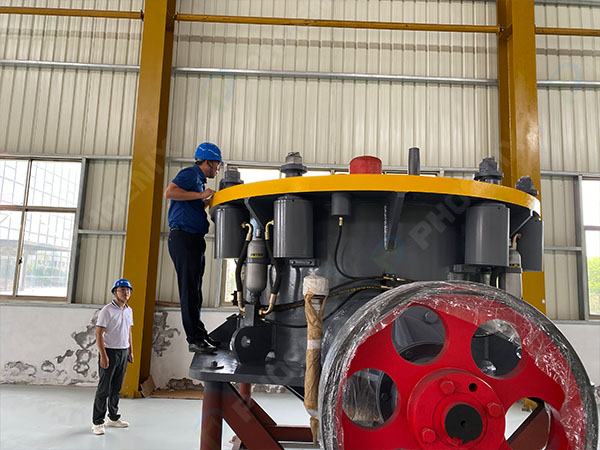 液压破碎机如何解决过载现象？